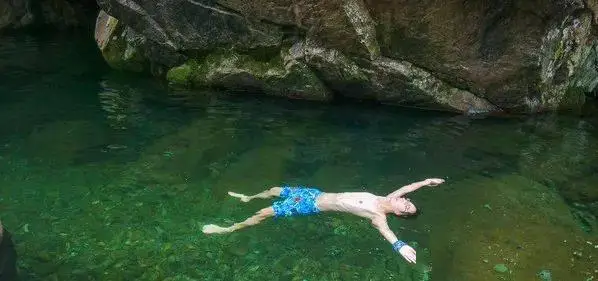 游泳打腿教学_游泳腿法_游泳打腿考核技巧