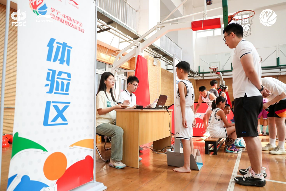 海亮初中篮球队教练_海亮学校篮球队_海亮小学篮球冠军是谁