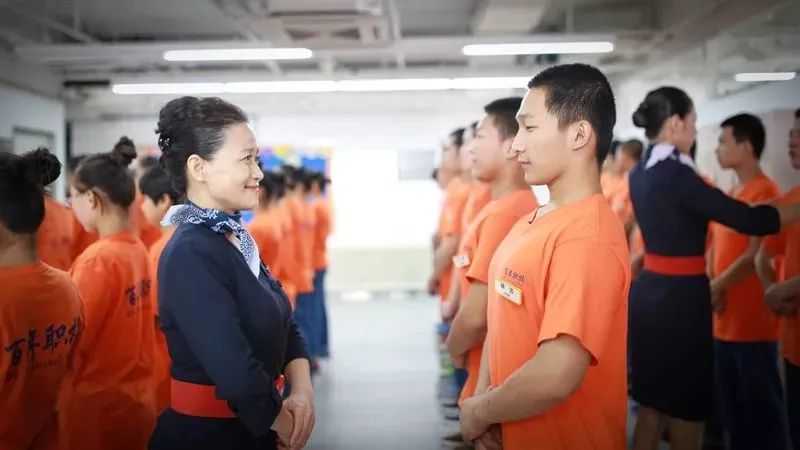 学校出过游泳冠军后规定游泳课_游泳冠军奖金多少_游泳冠军班