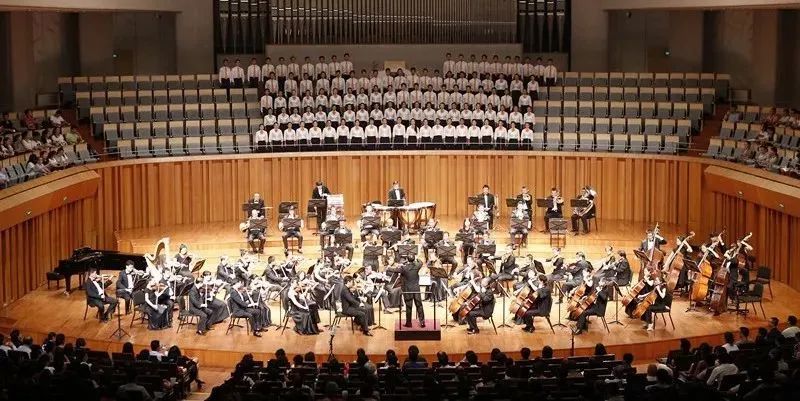 游泳冠军班_游泳冠军奖金多少_学校出过游泳冠军后规定游泳课