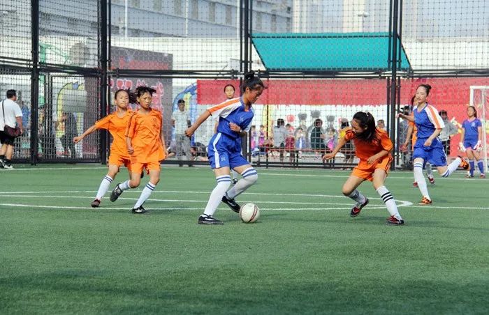 中小学足球比赛规程_国际中小学生足球比赛规则_中小学生足球联赛