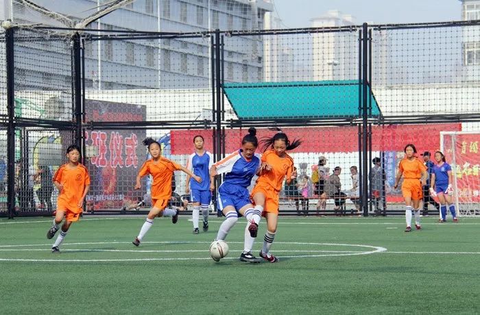 中小学足球比赛规程_中小学生足球联赛_国际中小学生足球比赛规则