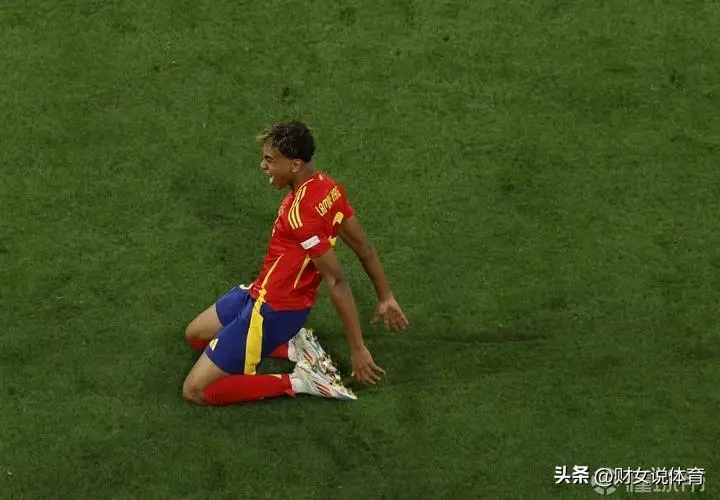 赢得足球小孩冠军比赛文案_赢得足球小孩冠军比赛的说说_小孩足球比赛赢得冠军