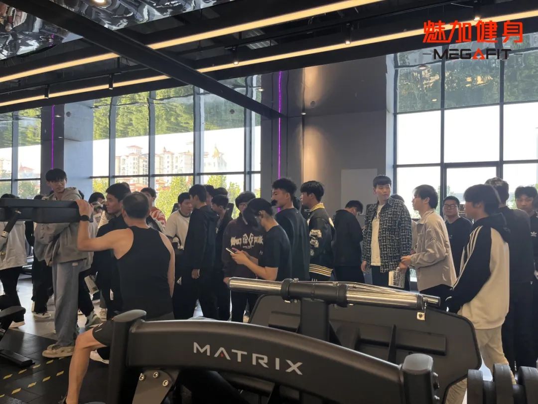 健身加餐吃什么_加健身_健身加重量一般加多少重量